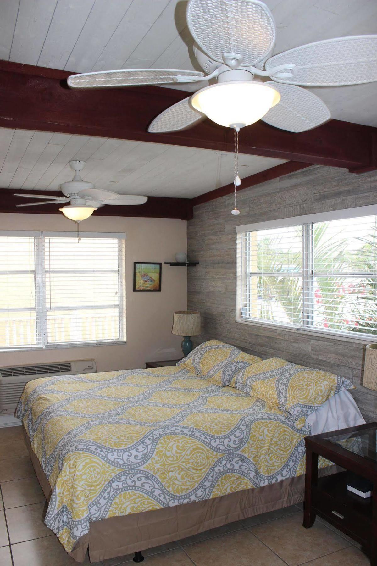 Schooner Hotel St. Pete Beach Ngoại thất bức ảnh